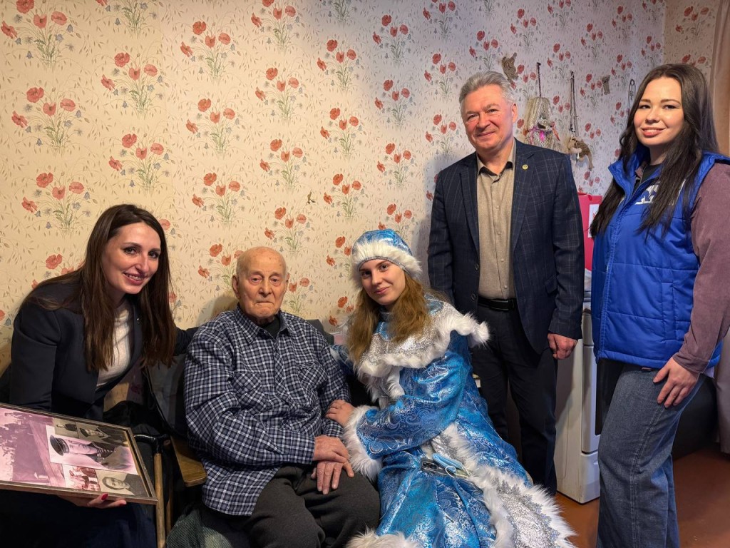 Ветеранов Великой Отечественной войны поздравили с наступающим Новым годом