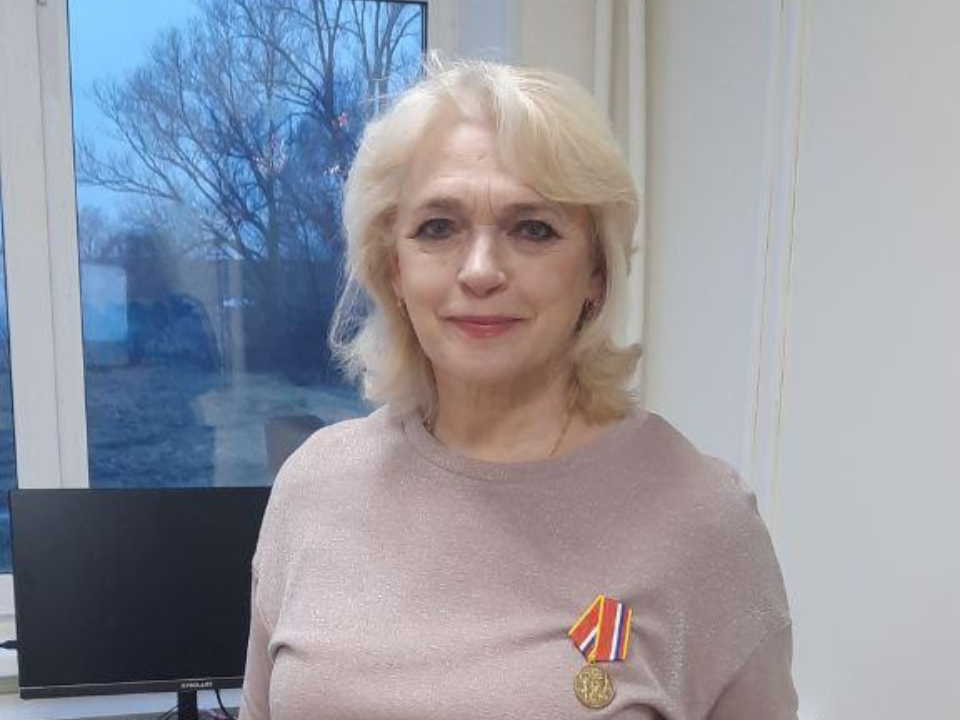 Директор Серпуховского колледжа отмечена медалью за патриотизм: как студенты и сотрудники поддерживают бойцов на фронте