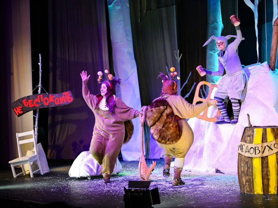 В театре «Наш дом» прошла благотворительная елка для детей