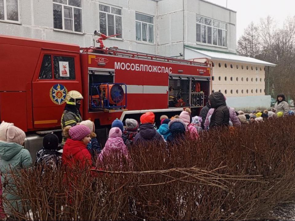 Игра в пожарных: как в детском саду «Радуга» учили детей правилам безопасности