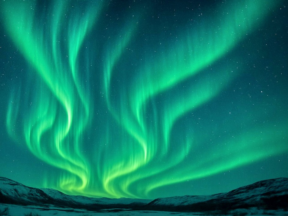 Мощнейшая магнитная буря 9-11 декабря вызовет полярные сияния по всей России
