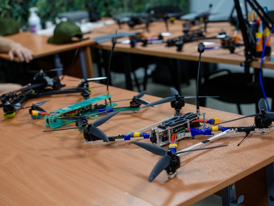 Уходят с лекций на передовую: студенты берут академотпуск, чтобы стать операторами БПЛА