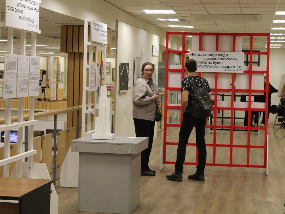 Взглянуть и думать: репродукции «Черных квадратов» Малевича представили в Подольском выставочном зале