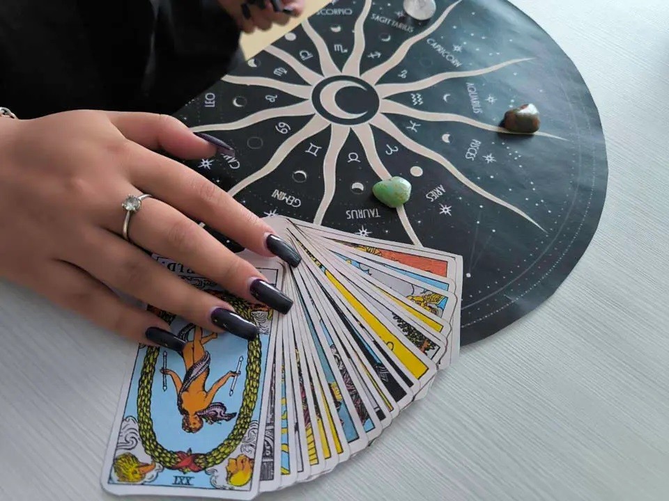 Реклама эзотерики — все: почему рынок мистических услуг решили прикрыть