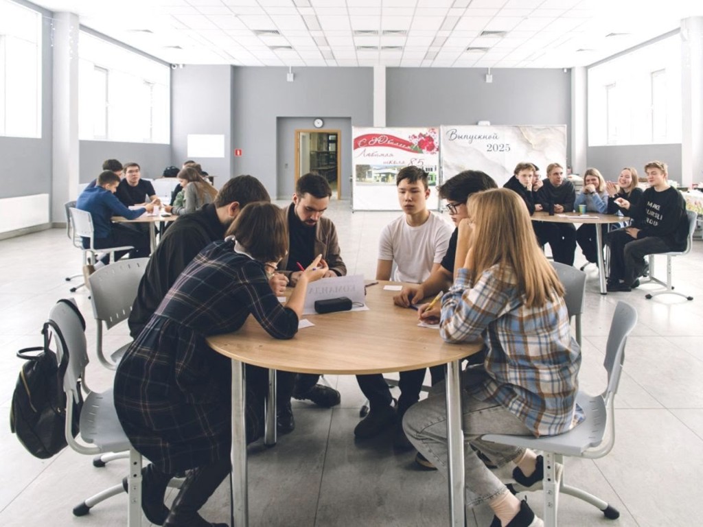 Жюри в рясах и вопросы на логику: как прошел турнир «Что? Где? Когда?» в Михневе