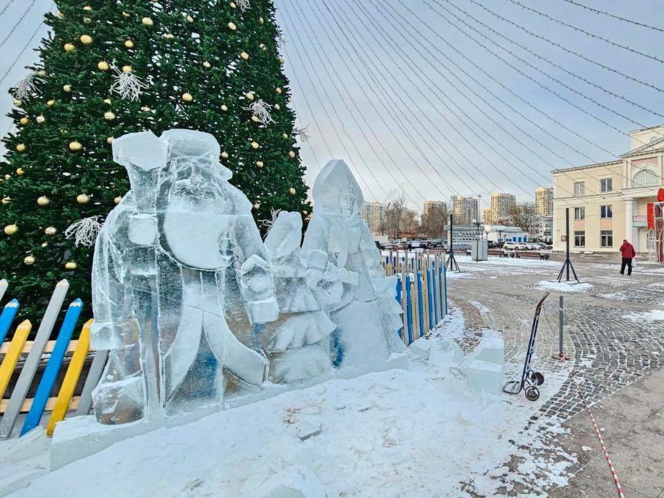 Ледяные сказка рождается в Долгопрудном: какие фигуры построят на площади Собина