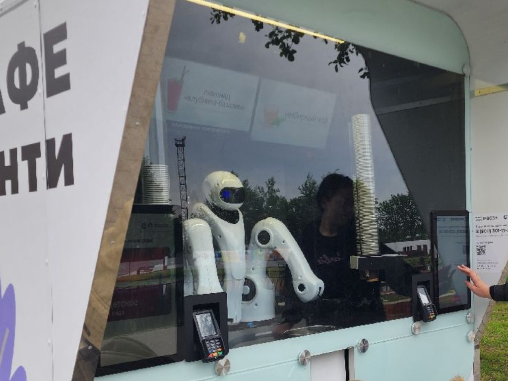 В Шатуре пьют столько кофе, что роботы не выдержали и позвали человека