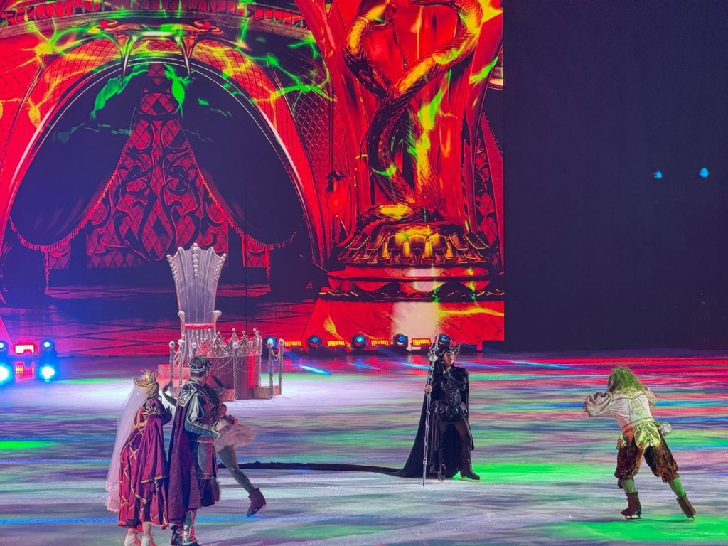 Лед, сказка и подарки: дети из Котельников стали гостями губернаторской елки в Подольске