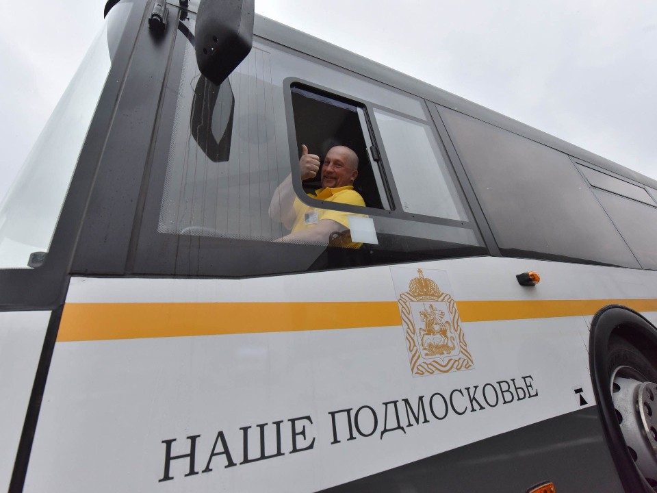 Новогоднее настроение на колесах: в Дмитрове еще один автобус украсили к праздникам