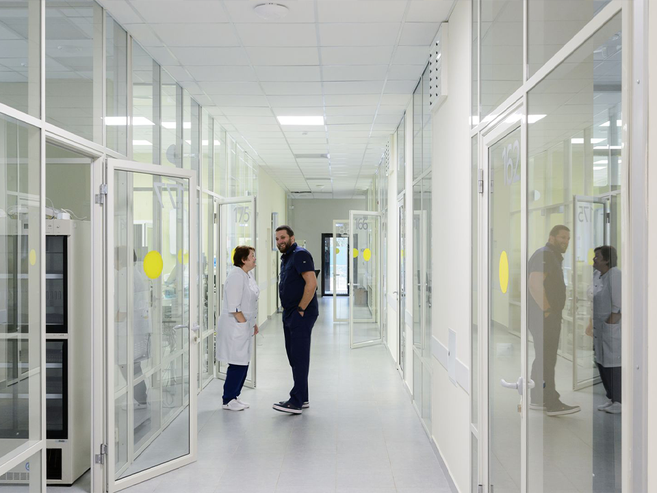 Всемирный день борьбы со СПИДом: медики рассказали, почему ранняя диагностика спасает жизнь