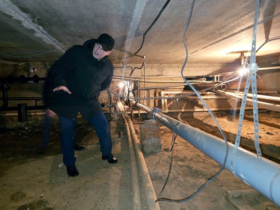 Зачем исполняющий полномочия главы Луховиц Марк Черемисов полез в подвал МКД на Пионерской