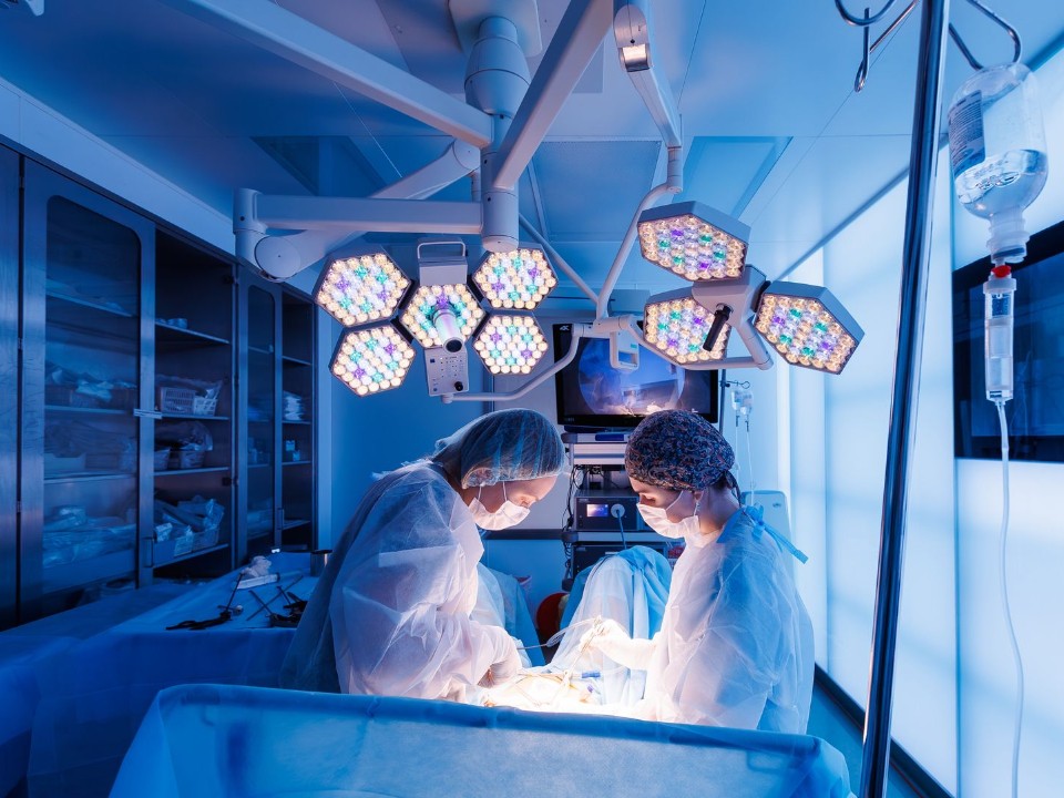 Опухоль размером с беременность: медики еле спасли женщину, 15 лет бегавшую от гинекологов