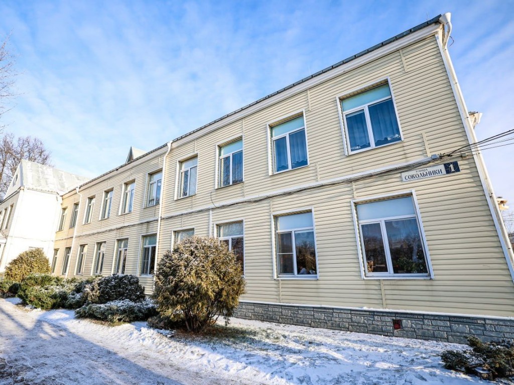 Единственная в Красногорске школа с боевой наградой отмечает 85-летие