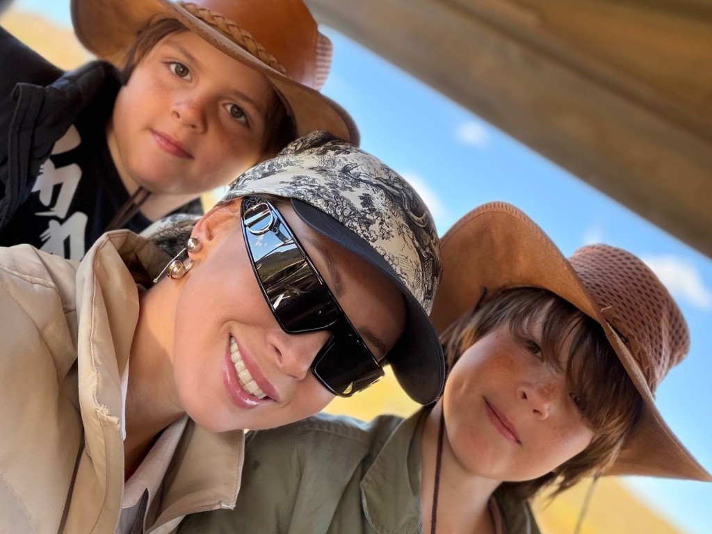 Свобода и гречка: сыновья Полины Дибровой радуют маму успехами