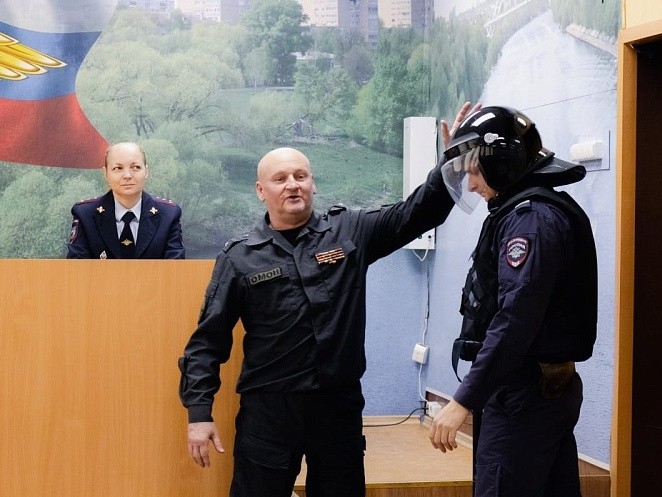 Школьники Воскресенска побывали в роли следователей и кинологов