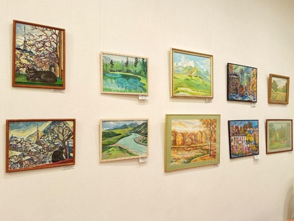 Живописные виды: в Электростали открылась выставка пейзажей в разных техниках