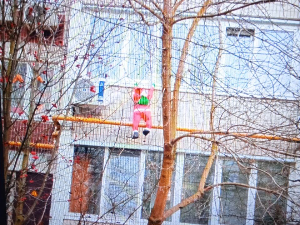 Взбирающегося на балкон Санту приняли за удирающего любовника в Краснознаменске