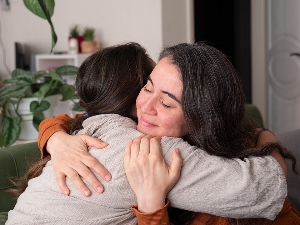 Аметист, шафран и объятия: что еще можно использовать в качестве антидепрессантов