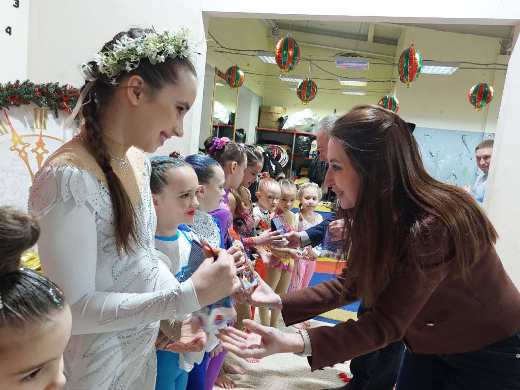 От трюков до медалей: спортсменов поздравили с наступающими праздниками