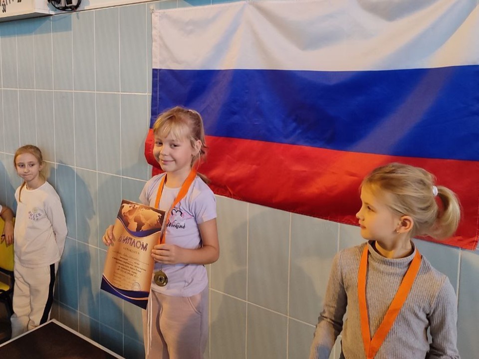 Волоколамская русалочка: семилетка выиграла соревнования по подводному спорту