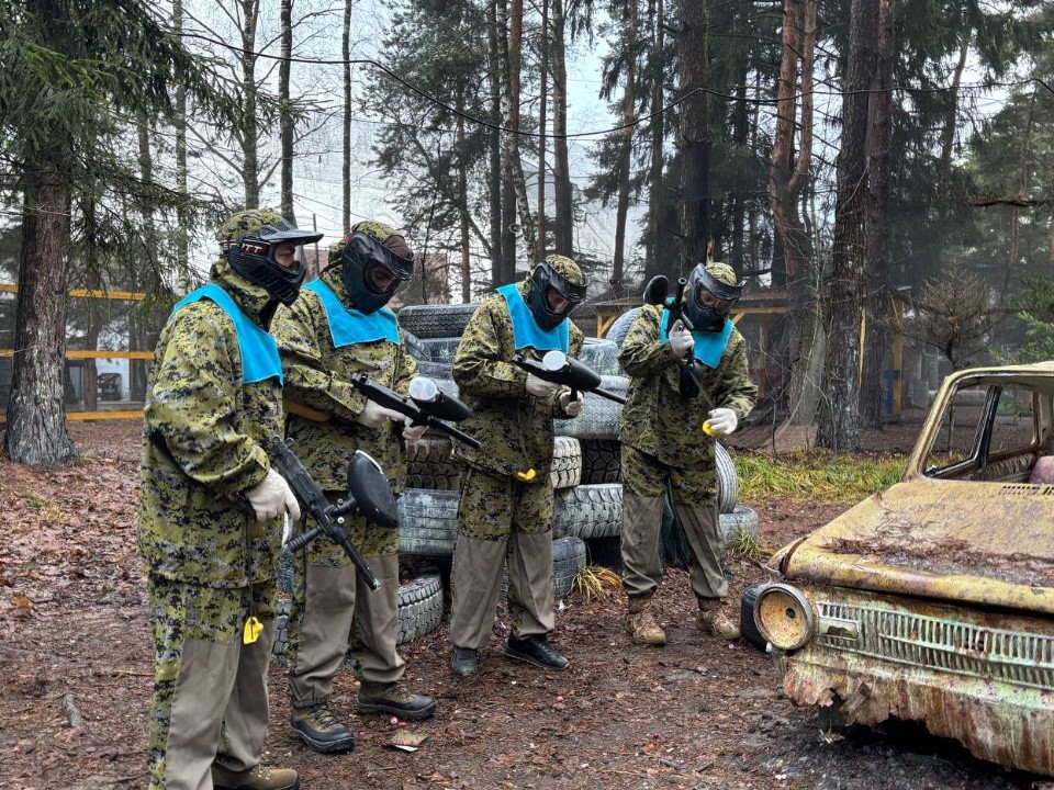 Пейнтбольные сражения: участники проекта «Наставник Z» показали меткость и смекалка