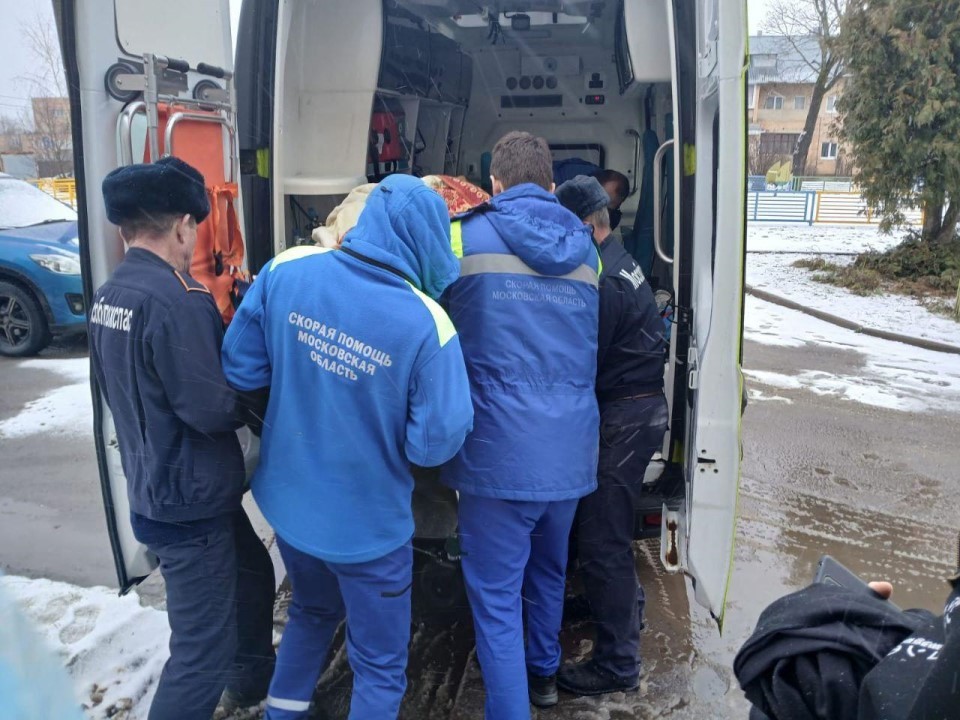 Весомый повод для помощи: медики и спасатели объединились ради спасения женщины