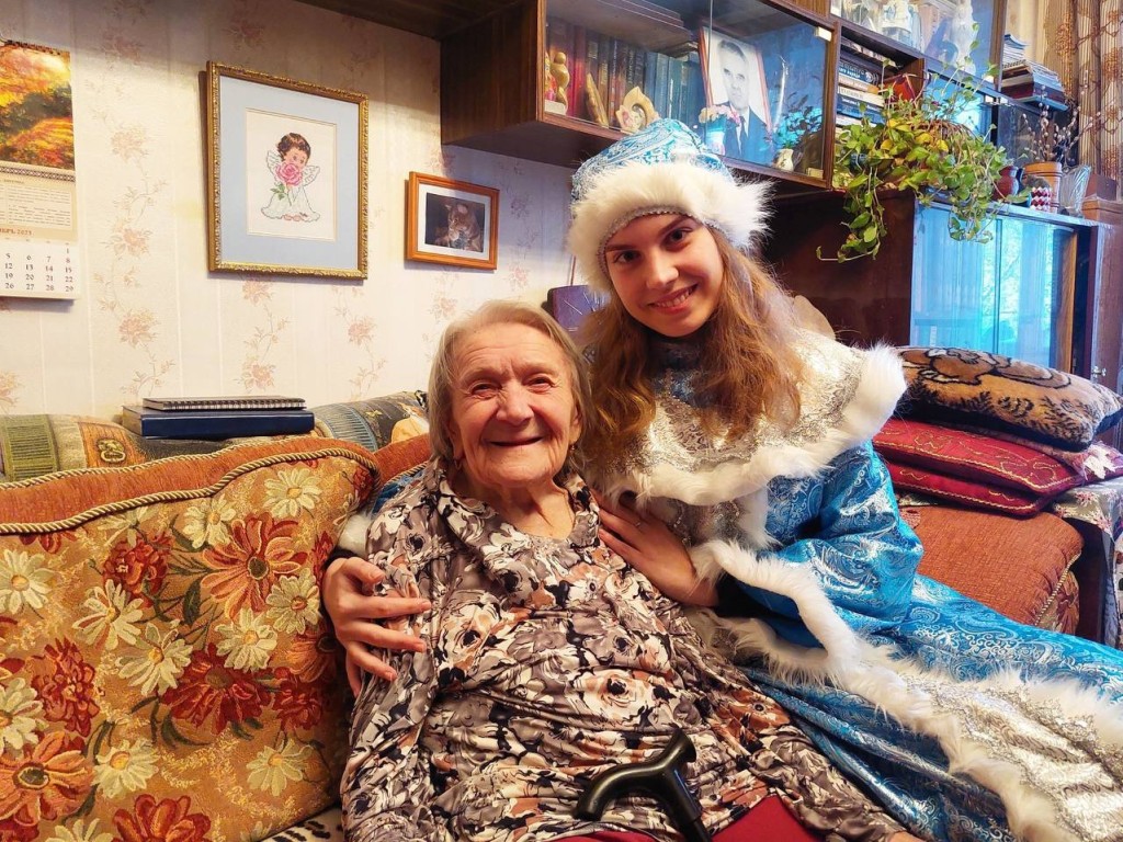 С наступающими праздниками поздравили Почетного жителя города