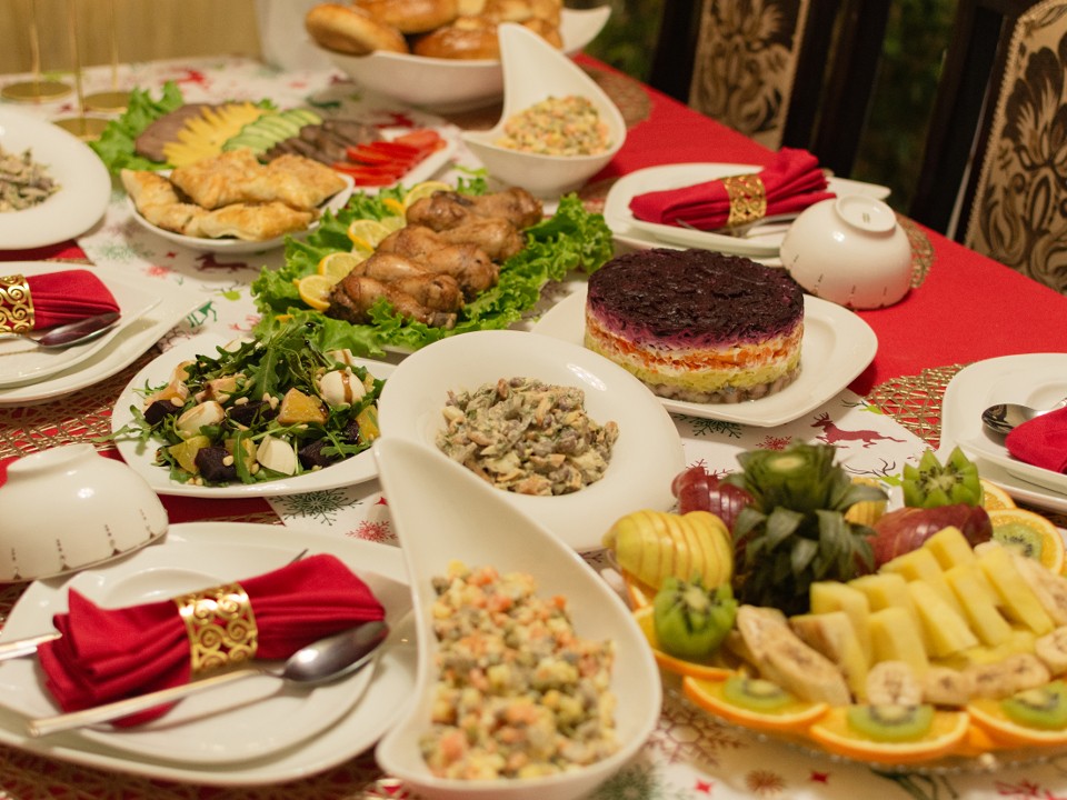 Что можно и нельзя ставить на новогодний стол в год Красной Огненной Лошади