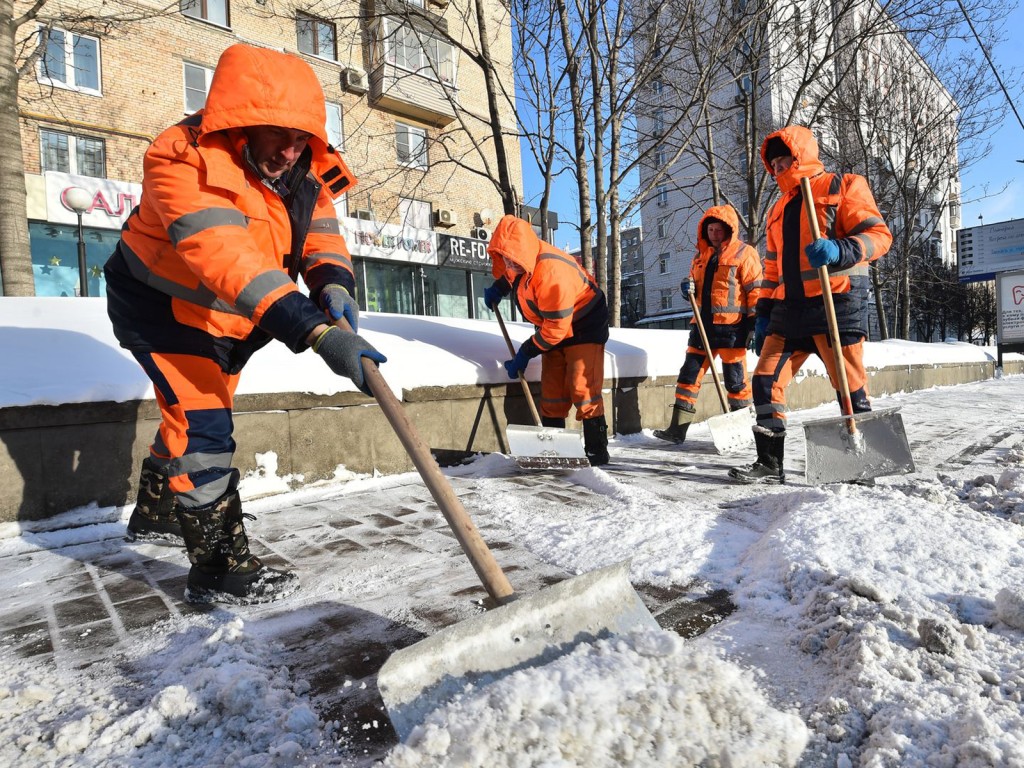 Сначала — люди, потом — машины: назван главный приоритет зимней очистки города