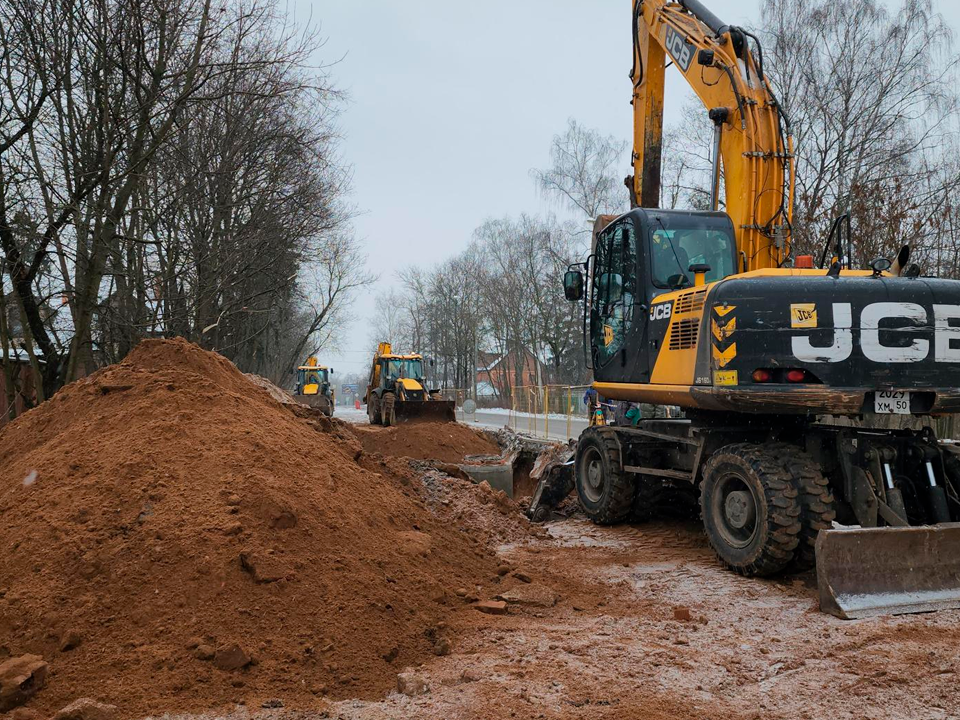 На улице Ленина начали замену труб, не ремонтировавшихся более 40 лет