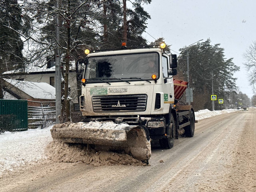 Коммунальные службы Дубны перешли на усиленный режим работы из-за снегопада