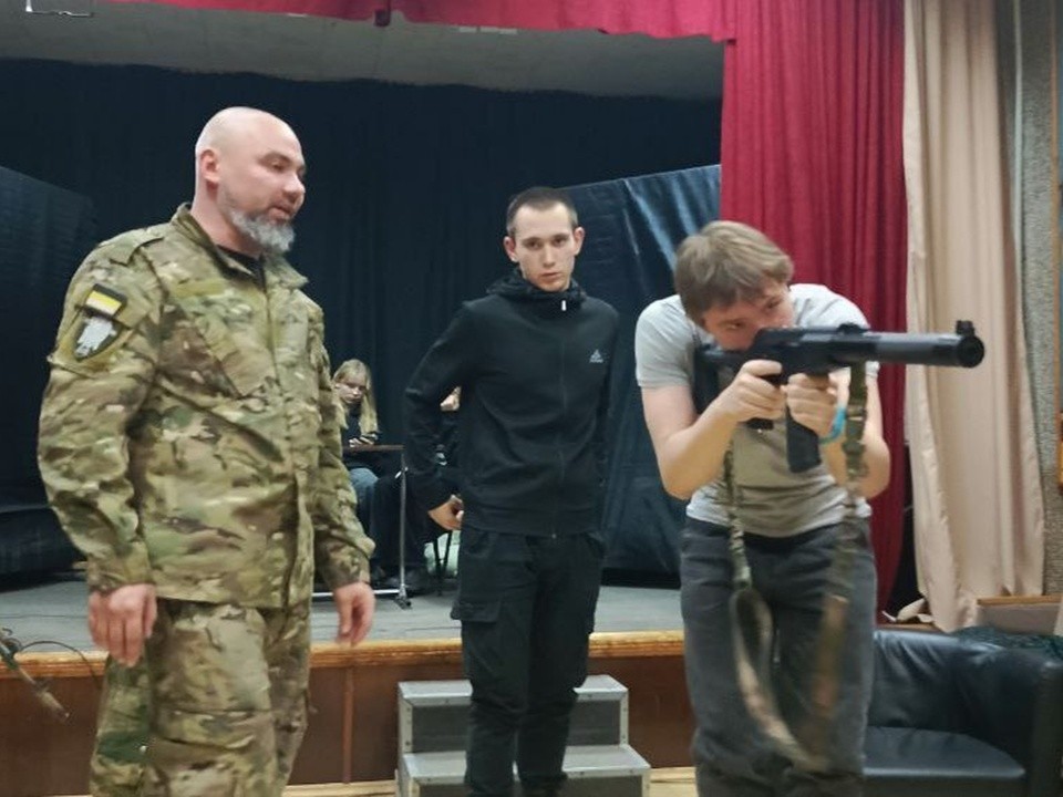 БПЛА и АК-47: молодые казаки Бронниц осваивают навыки современного боя