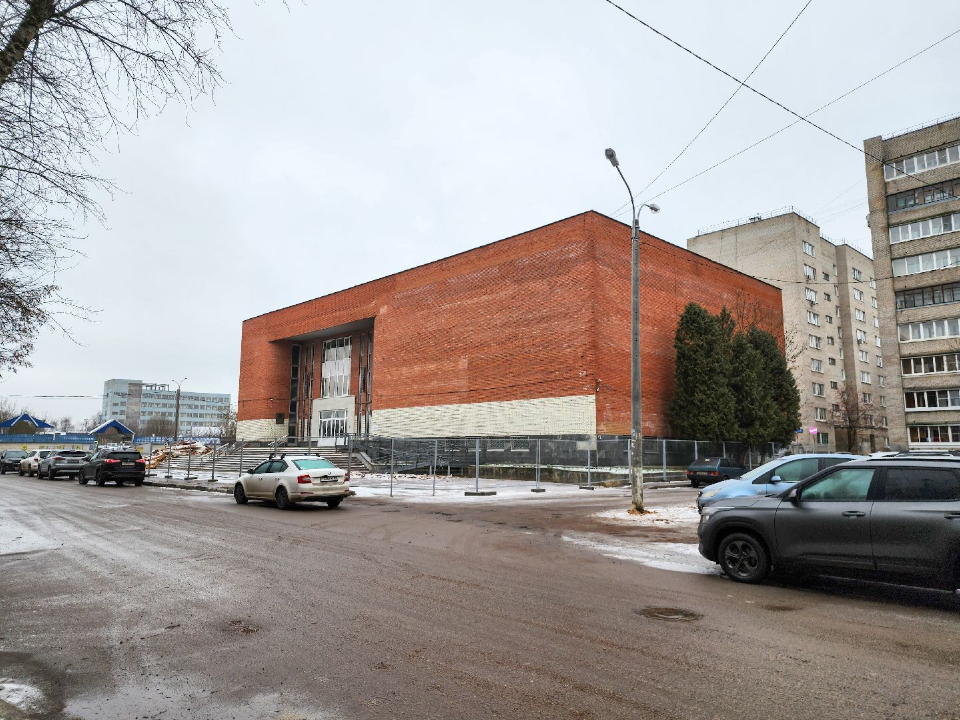 Следующий этап — кровля: в детской музыкальной школе Климовска демонтировали старые покрытия