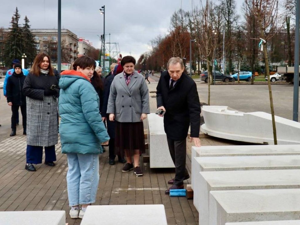 Фонтан залит, свет горит: реконструкция пешеходной зоны выходит на финишную прямую