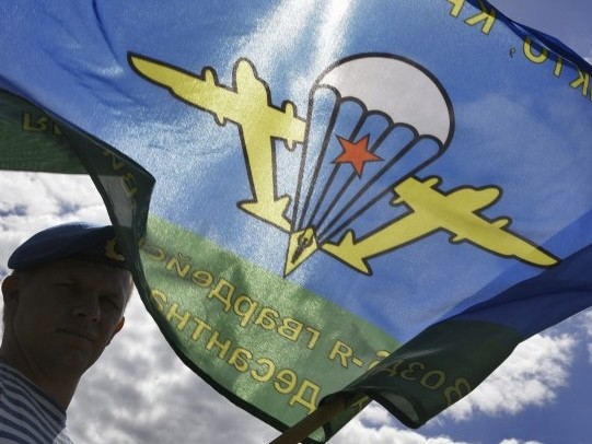 «Никто кроме нас»: в Воскресенске торжественно открыли памятный знак в честь ВДВ