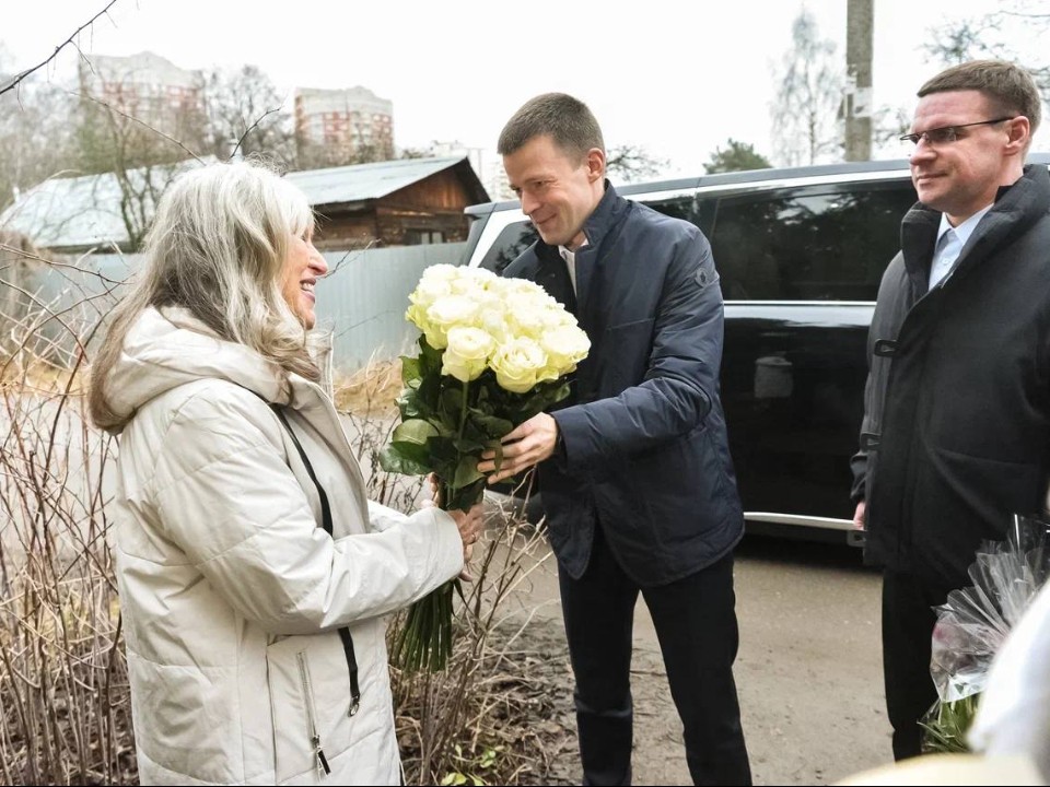 Семья Копьевых приняла главу Балашихи в доме, восстановленном после атаки БПЛА