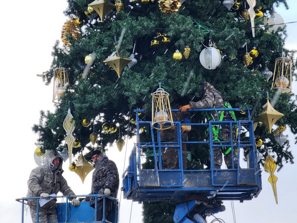 Жители не узнают главную площадь Ногинска в новогоднем убранстве
