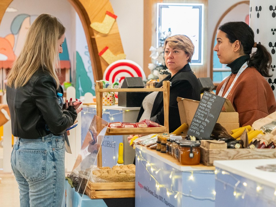 Подарки и фермерские деликатесы: где откроются новогодние ярмарки