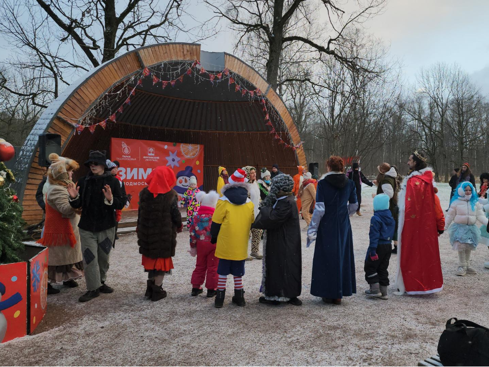 Во Фрязинском лесопарке дети поиграли со сказочными героями