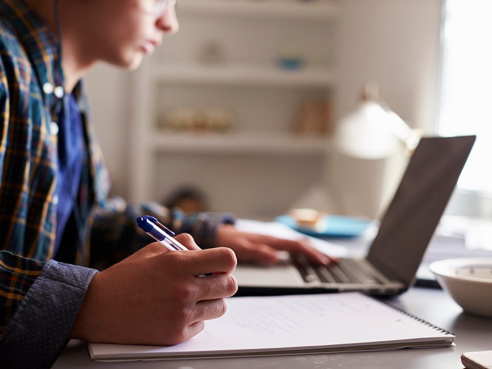 Интеллект Подмосковья вышел на сцену: что школьники освоили на турнире математических игр