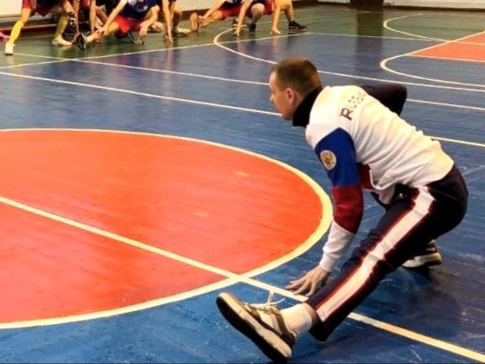 Призер токийской Олимпиады провел разминку для электростальских школьников