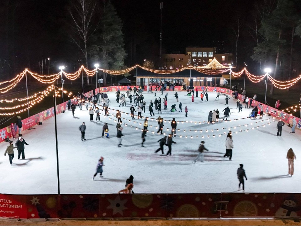 И для фигуристов, и для хоккеистов: как в Дубне открыли сезон на двух катках