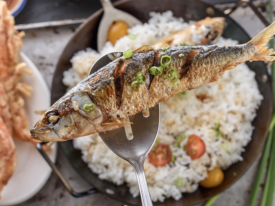 Доведут до цирроза и рака: как не заразиться паразитами при употреблении рыбы и икры