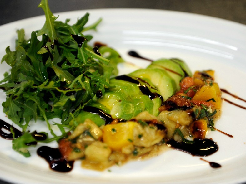 Встречаем Новый год без тяжести в желудке: простое правило одной тарелки от подмосковного диетолога