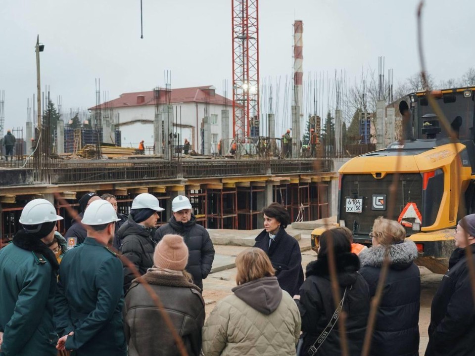 Реконструкция школы 1945 года: в Клину проверили ход работ по нацпроекту