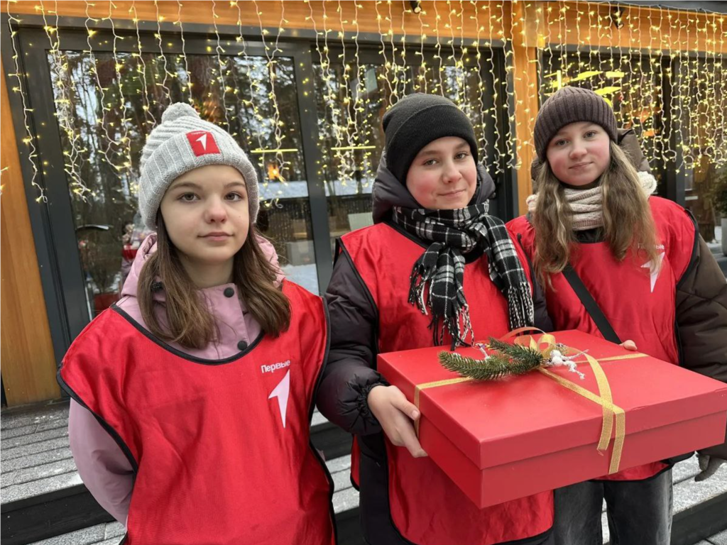 Волонтеры передали Деду Морозу письма детей из Каширы