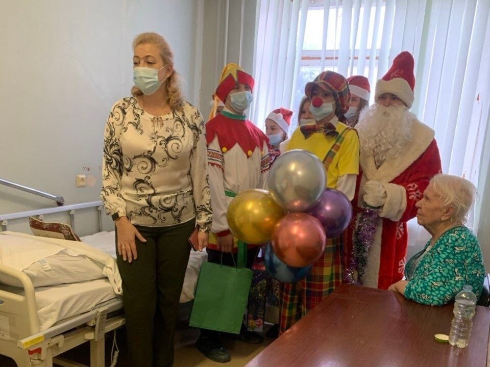 Студенты поздравили с наступающим Новым годом пациентов и врачей Орехово-Зуевской больницы