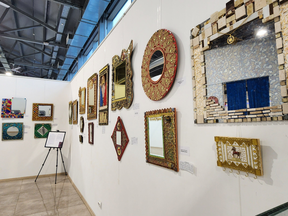 От Серебряного века до зеркал-картин: две новые выставки открыли в Химках