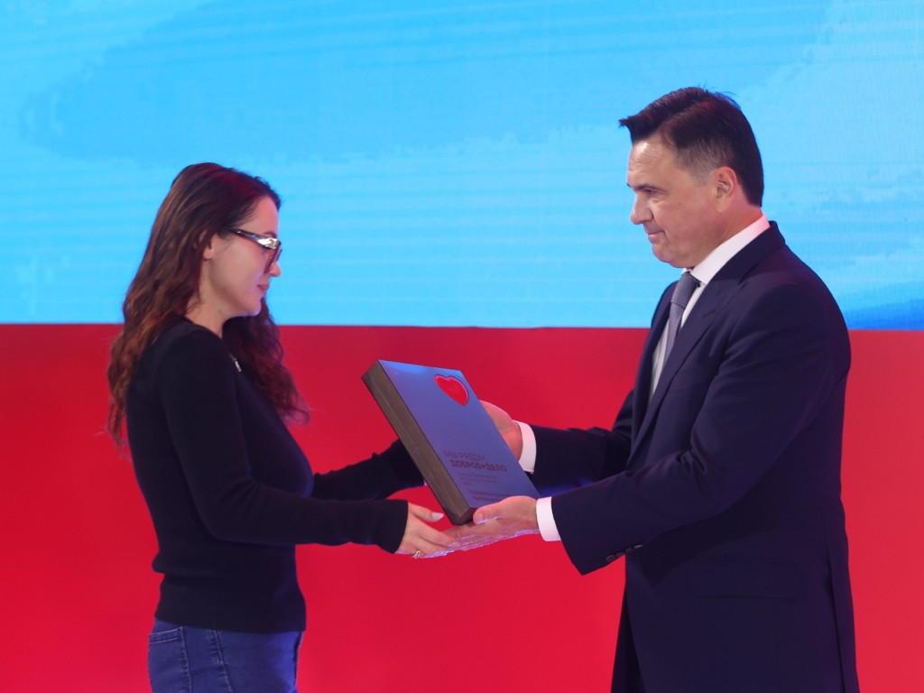 «Танк» будет жить: губернатор Воробьев наградил Регину Николину, которая три года борется за раненого мужа