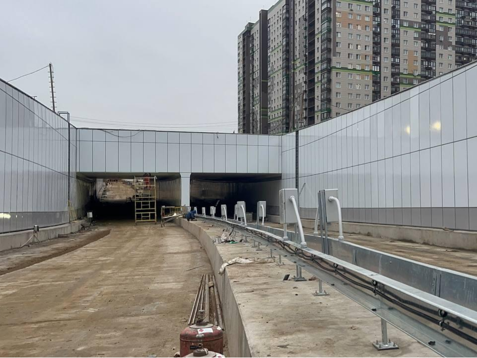 Строители завершили монтаж внутренней отделки тоннеля на новом участке Путилковского шоссе